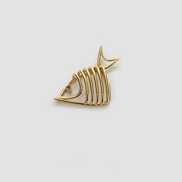 K18 イエローゴールド 魚 ルビー ペンダントトップ(1.1 g) 日本製